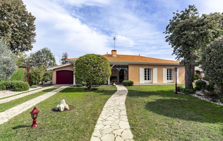 Maison SAINT-MEDARD-EN-JALLES 140 m2 551 000 € Maison SAINT-MEDARD-EN-JALLES 140 m2 551 000 €